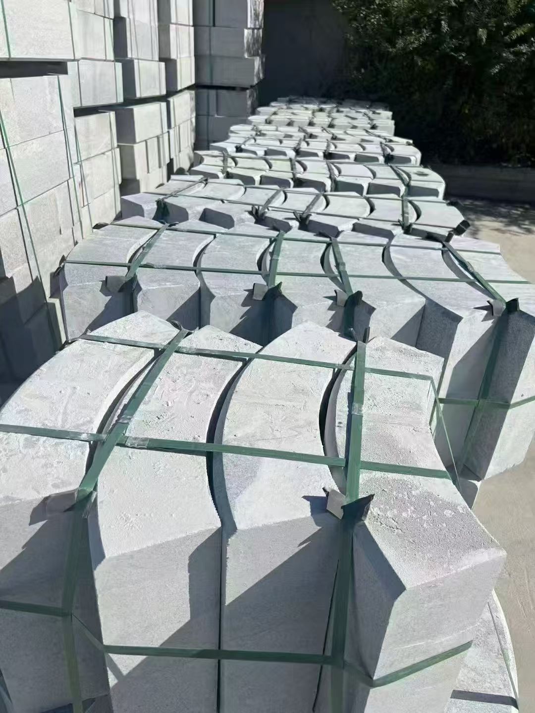 新余 芝麻灰弧形路沿石