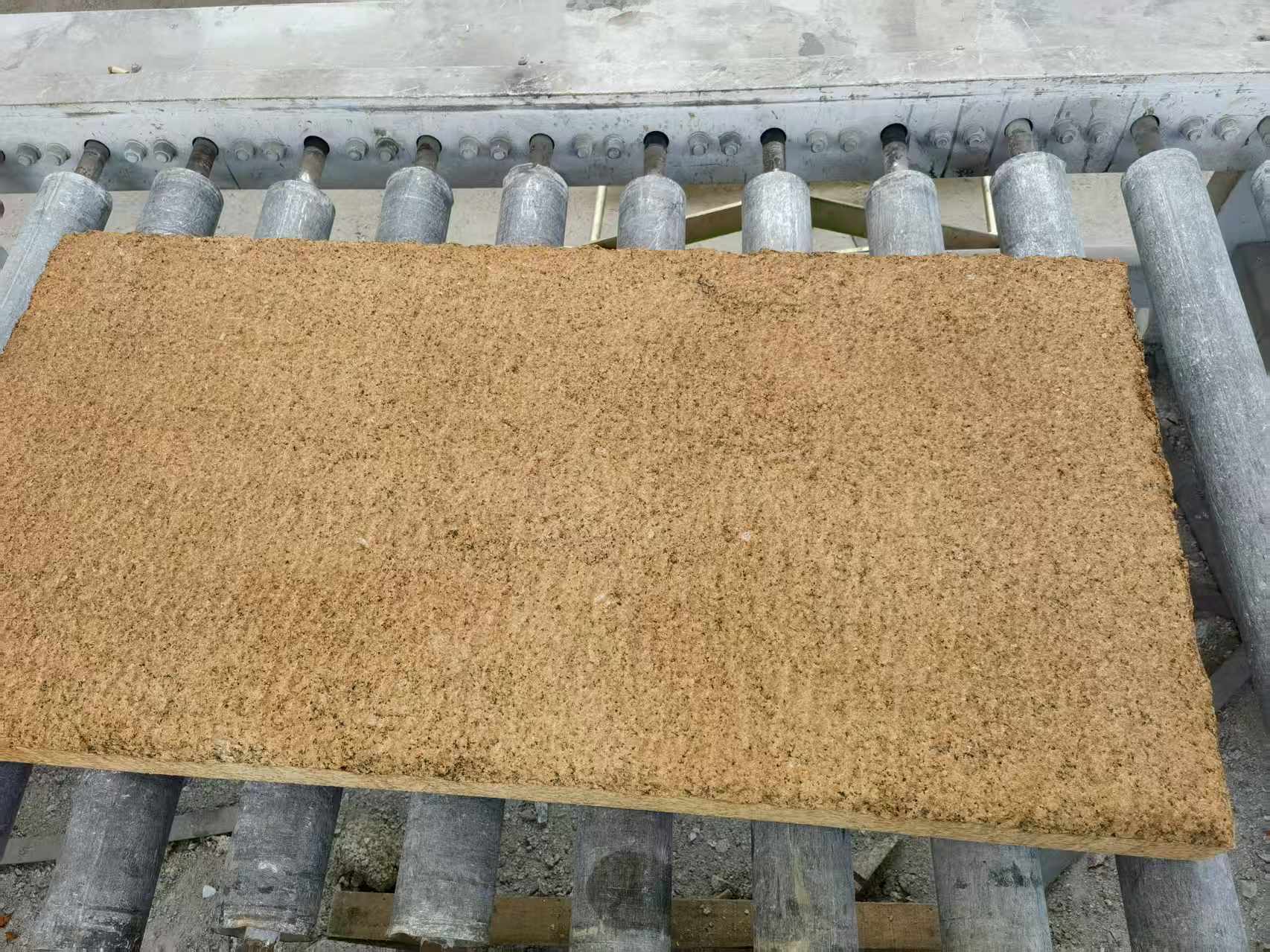 新余 菠萝面老石板，做旧仿古石，流水线生产加工