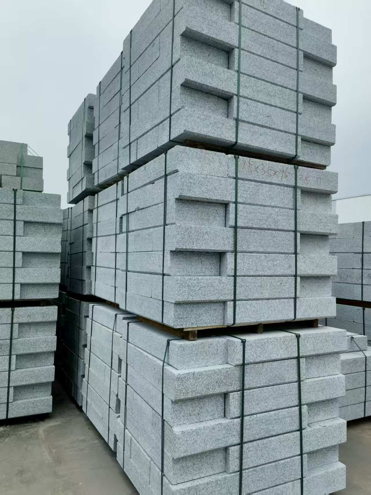 新余 路沿石，板板正正的路沿石