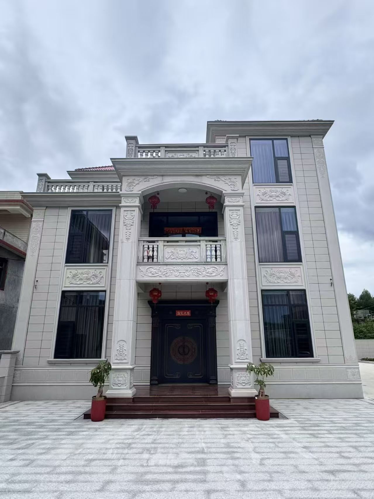 新余 芝麻白石材别墅干挂案例展示