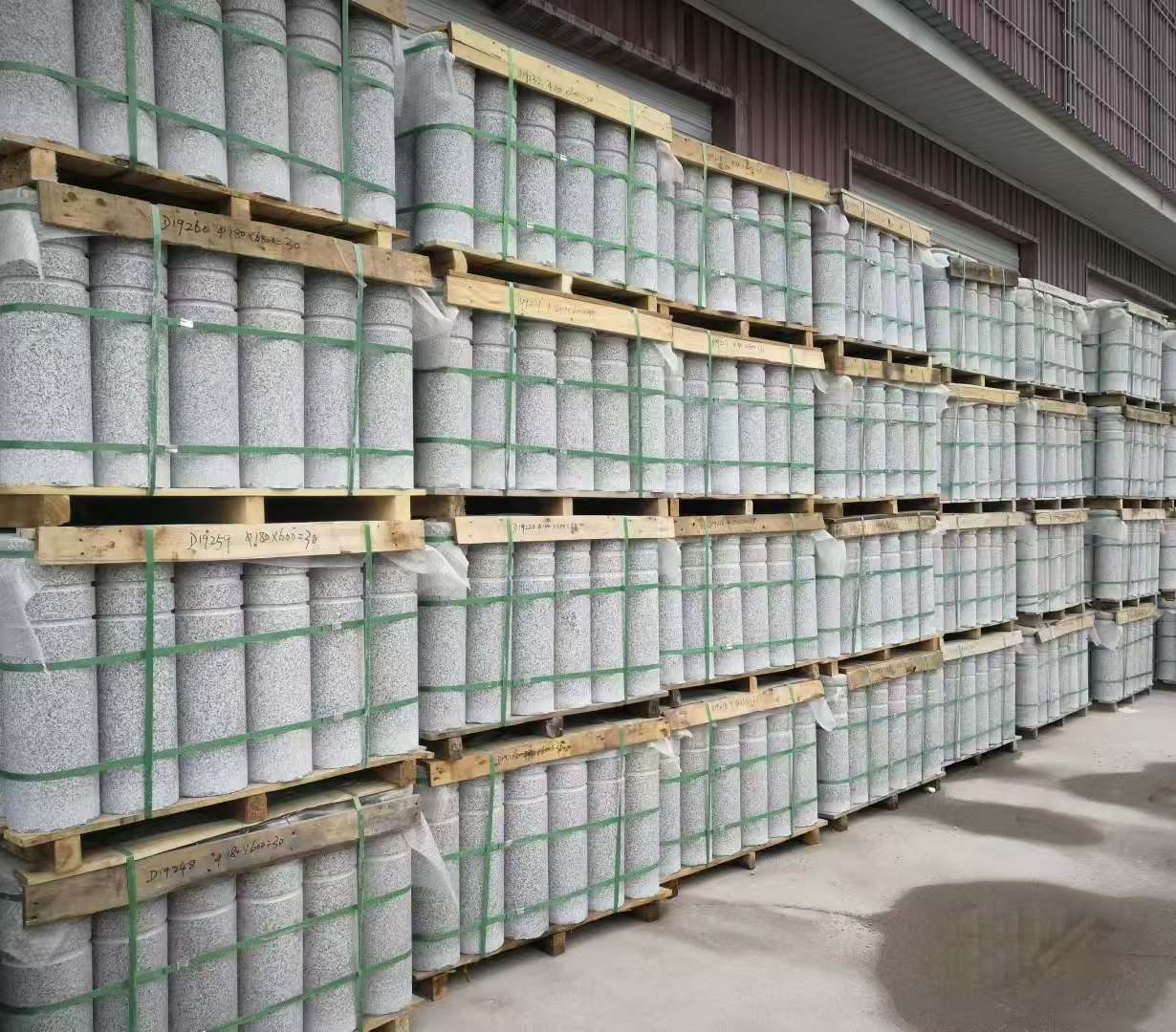 新余 芝麻白挡车柱、阻车桩、隔离柱