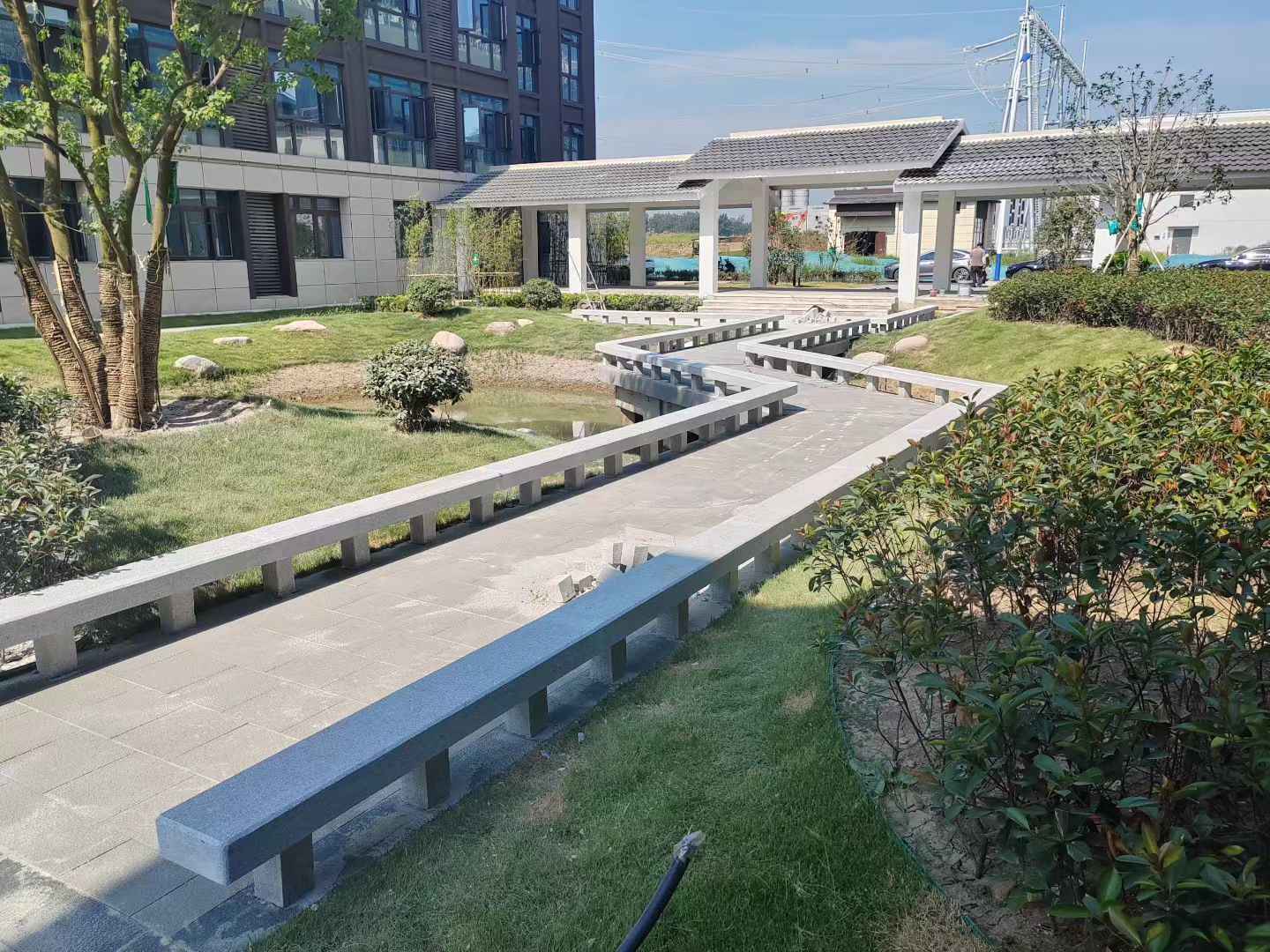 新余 芝麻灰小区坐凳&栏杆安装效果