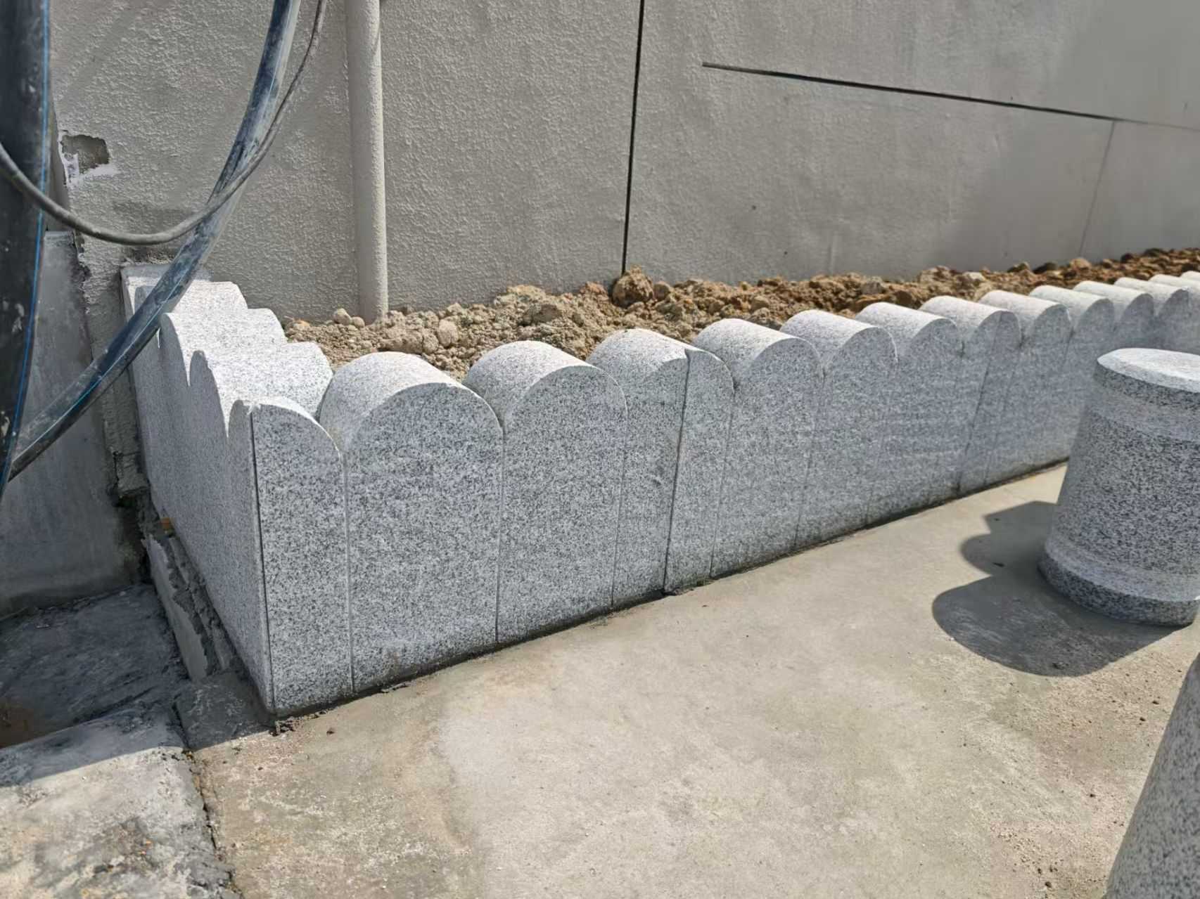 新余 芝麻白花岗岩花边石铺装效果图